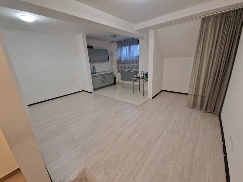 Militari, Mall Plaza,