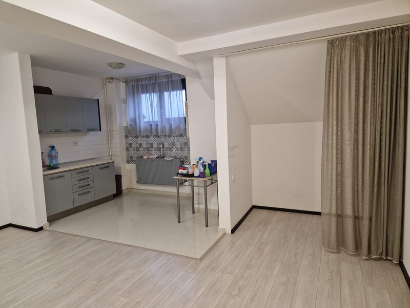 Militari, Mall Plaza,